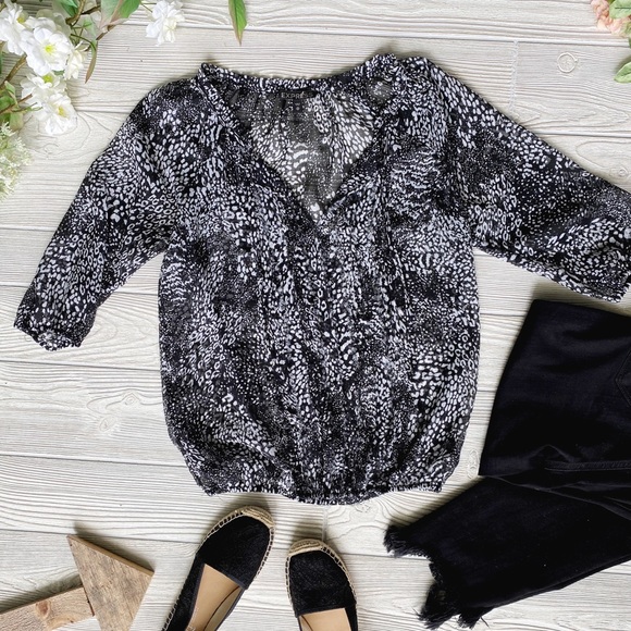 🔴 5/$45 SALE 🔴 EXPRESS | Floral Top - Picture 2 of 7